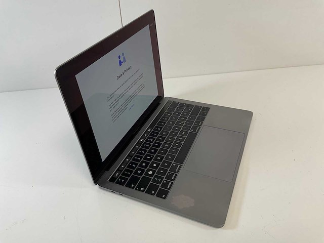 Apple macbook pro 13.3”, core(tm) i7 8th gen, 16 gb ram, 256 gb nvme laptop - afbeelding 2 van  7