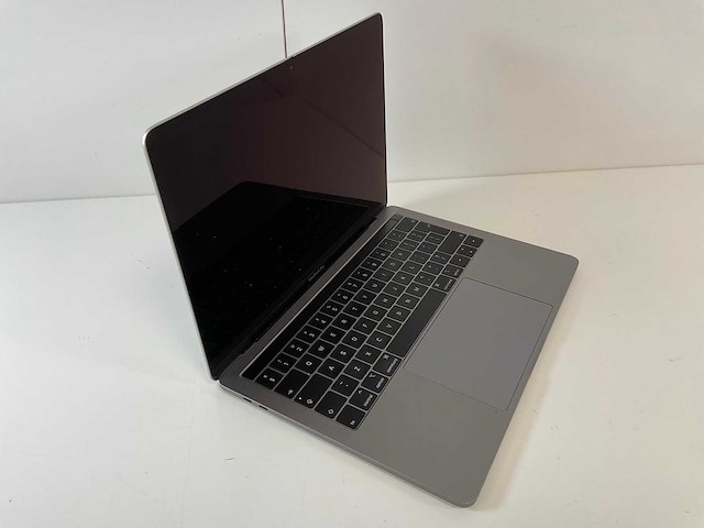 Apple macbook pro 13.3”, core(tm) i7 8th gen, 16 gb ram, 256 gb nvme laptop - afbeelding 2 van  7