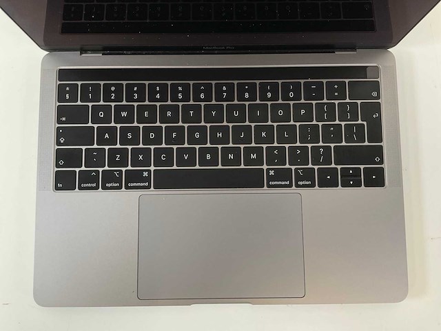 Apple macbook pro 13.3”, core(tm) i7 8th gen, 16 gb ram, 256 gb nvme laptop - afbeelding 4 van  7