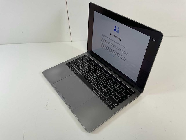 Apple macbook pro 13.3”, core(tm) i7 8th gen, 16 gb ram, 256 gb nvme laptop - afbeelding 3 van  7