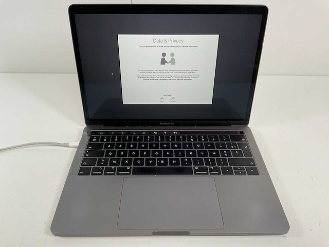Apple macbook pro 13.3”, core(tm) i7 8th gen, 16 gb ram, 256 gb nvme laptop - afbeelding 1 van  7