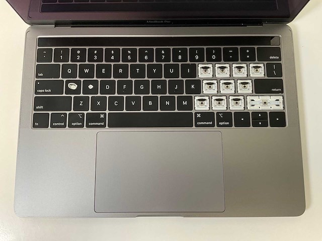 Apple macbook pro 13.3”, core(tm) i7 8th gen, 16 gb ram, 500 gb nvme laptop - afbeelding 4 van  8