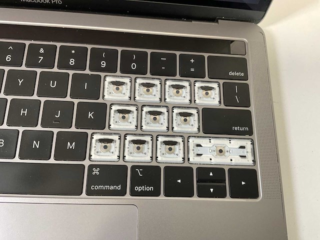 Apple macbook pro 13.3”, core(tm) i7 8th gen, 16 gb ram, 500 gb nvme laptop - afbeelding 8 van  8