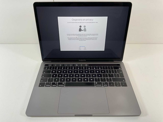 Apple macbook pro 13,3”, core(tm) i7 8th gen, 16 gb ram, 500 gb nvme laptop - afbeelding 1 van  7