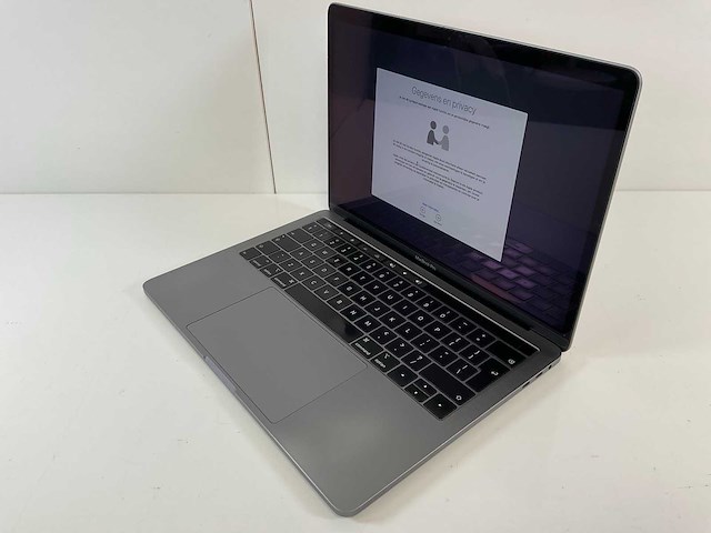 Apple macbook pro 13,3”, core(tm) i7 8th gen, 16 gb ram, 500 gb nvme laptop - afbeelding 3 van  7