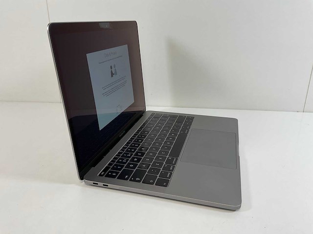 Apple macbook pro 13.3”, dual-core i5, 8 gb ram, 256 gb nvme laptop - afbeelding 1 van  4