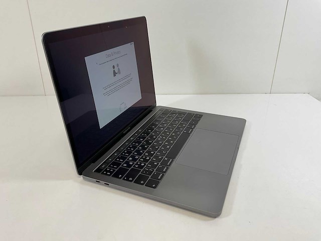 Apple macbook pro 13.3”, quadcore i5, 16 gb ram, 512 gb nvme laptop - afbeelding 2 van  7