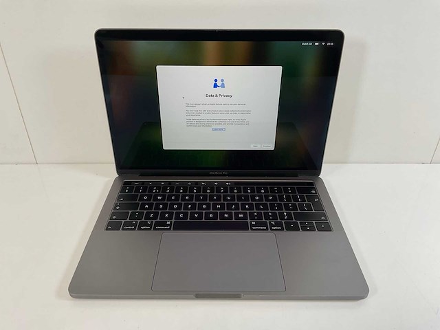 Apple macbook pro 13.3”, quadcore i5, 8 gb ram, 251 gb nvme laptop - afbeelding 1 van  6