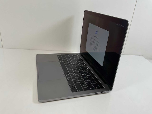 Apple macbook pro 13.3”, quadcore i5, 8 gb ram, 251 gb nvme laptop - afbeelding 2 van  6