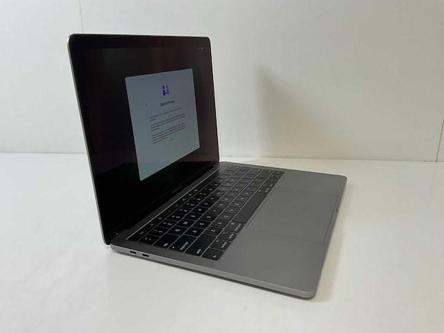 Apple macbook pro 13.3”, quadcore i7, 16 gb ram, 256 gb nvme laptop - afbeelding 2 van  7