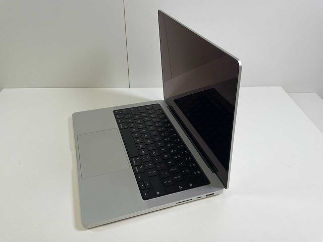 Apple macbook pro 14“, apple m1 pro, 16 gb ram, 500 gb nvme laptop - afbeelding 2 van  3
