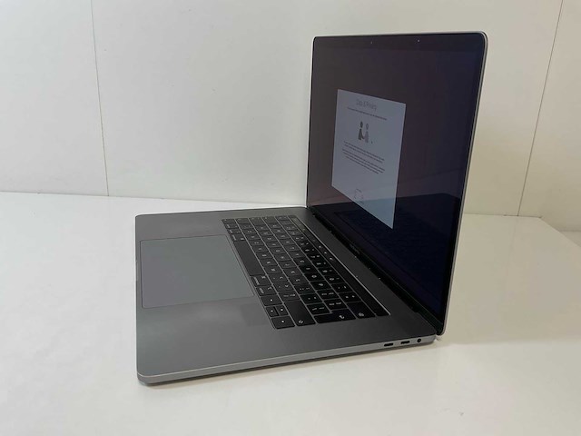 Apple macbook pro 15”, 6-core intel i7, 16 gb ram, 500 gb nvme, amd radeon pro 560x 4 gb laptop - afbeelding 3 van  7