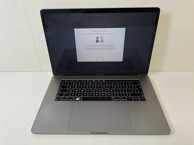 Apple macbook pro 15”, 6-core intel i9, 32 gb ram, 500 gb nvme, amd radeon pro 555x 4gb laptop - afbeelding 1 van  7