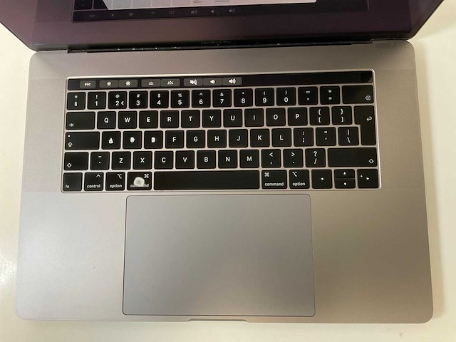 Apple macbook pro 15”, 6-core intel i9, 32 gb ram, 500 gb nvme, amd radeon pro 555x 4gb laptop - afbeelding 4 van  7