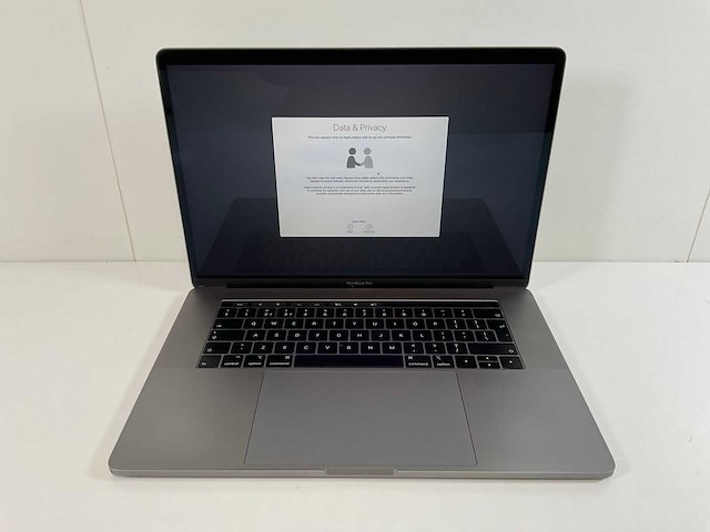 Apple macbook pro 15”, core i7, 16 gb ram, 512 gb nvme, amd radeon pro 560x 4gb laptop - afbeelding 1 van  7