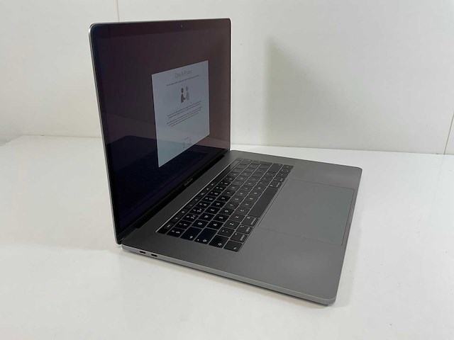 Apple macbook pro 15”, core i7, 16 gb ram, 512 gb nvme, amd radeon pro 560x 4gb laptop - afbeelding 2 van  7