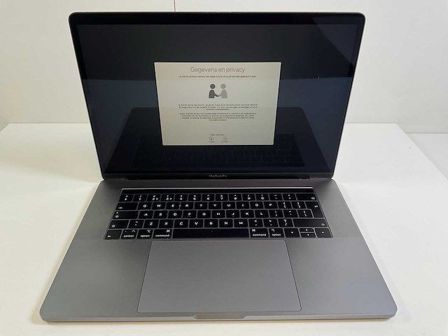 Apple macbook pro 15“ core(tm) i9 9th gen, 32 gb ram, 1tb nvme, amd radeon pro vega 20 4gb laptop - afbeelding 1 van  8