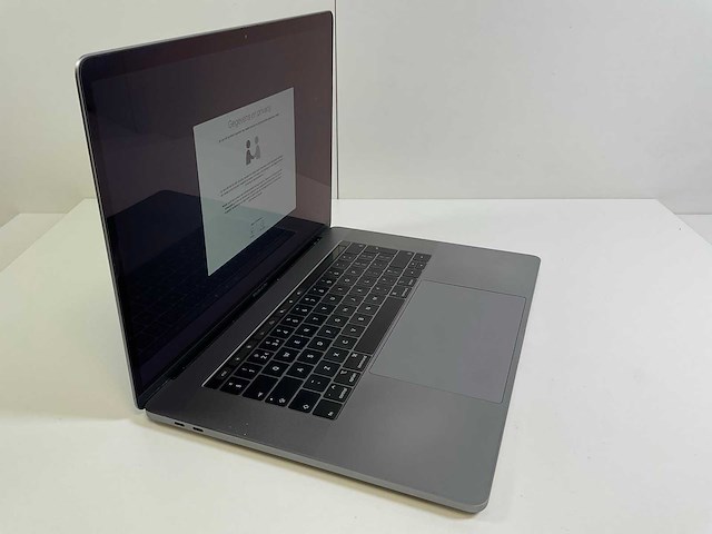 Apple macbook pro 15“ core(tm) i9 9th gen, 32 gb ram, 1tb nvme, amd radeon pro vega 20 4gb laptop - afbeelding 2 van  8