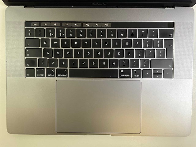 Apple macbook pro 15“ core(tm) i9 9th gen, 32 gb ram, 1tb nvme, amd radeon pro vega 20 4gb laptop - afbeelding 4 van  8