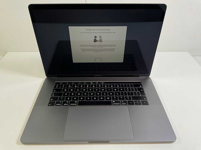 Apple macbook pro 15“ core(tm) i9 9th gen, 32 gb ram, 1tb nvme, amd radeon pro vega 20 4gb laptop - afbeelding 1 van  7