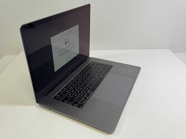 Apple macbook pro 15“ core(tm) i9 9th gen, 32 gb ram, 1tb nvme, amd radeon pro vega 20 4gb laptop - afbeelding 2 van  7
