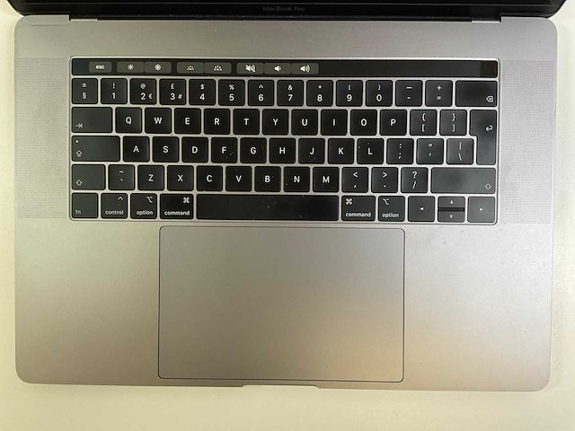 Apple macbook pro 15“ core(tm) i9 9th gen, 32 gb ram, 1tb nvme, amd radeon pro vega 20 4gb laptop - afbeelding 4 van  7