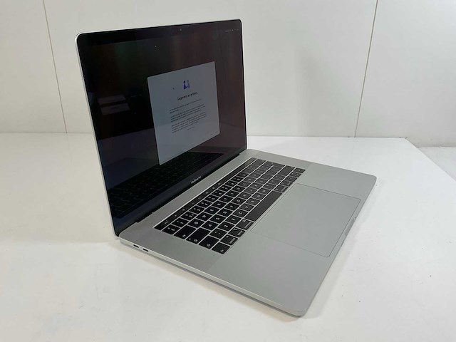 Apple macbook pro 15”, hexacore i7, 16 gb ram, 256 gb nvme, amd radeon pro 555x 4gb laptop - afbeelding 2 van  6