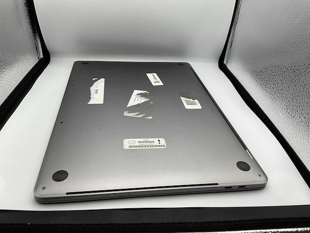 Apple macbook pro 15 inch a1990 laptop - afbeelding 1 van  1
