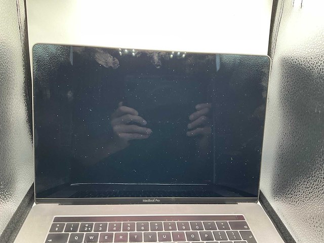 Apple macbook pro 15 inch a1990 laptop - afbeelding 1 van  2