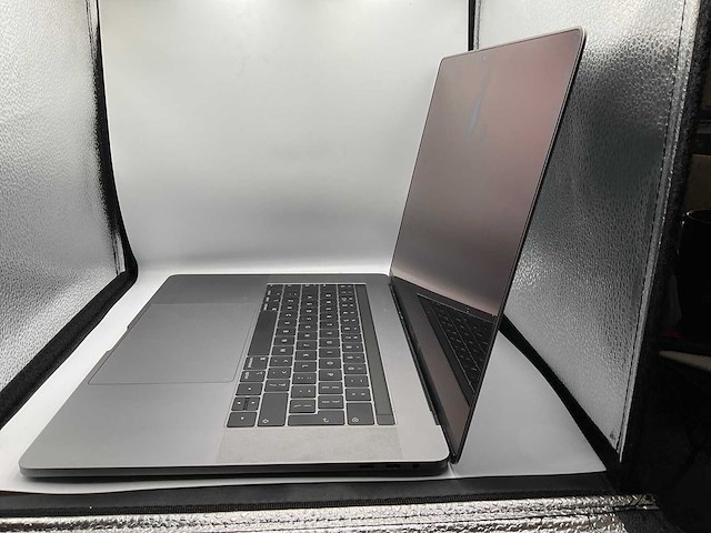 Apple macbook pro 15 inch a1990 laptop - afbeelding 2 van  2