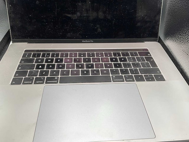 Apple macbook pro 15 inch a1990 laptop - afbeelding 4 van  10