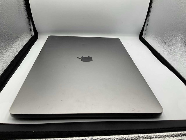 Apple macbook pro 15 inch a1990 laptop - afbeelding 6 van  10