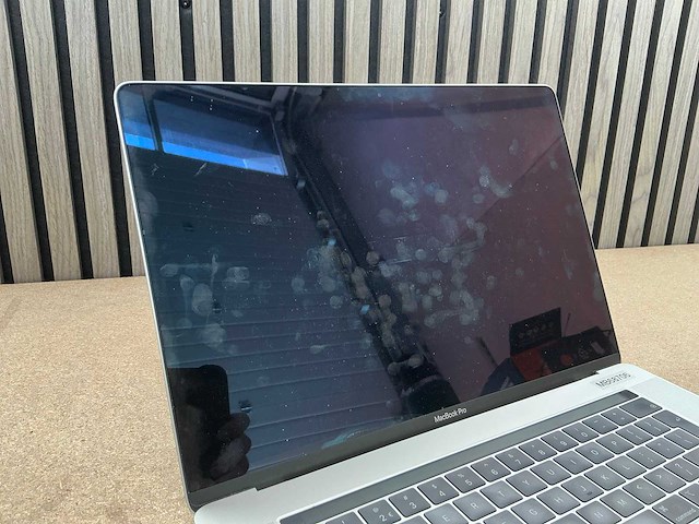Apple macbook pro (15 inch) laptop - afbeelding 3 van  6