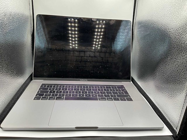 Apple macbook pro 15 inch laptop - afbeelding 1 van  6