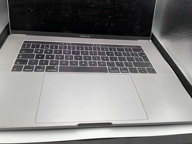Apple macbook pro 15 inch laptop - afbeelding 2 van  6