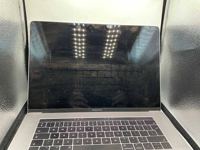 Apple macbook pro 15 inch laptop - afbeelding 3 van  6
