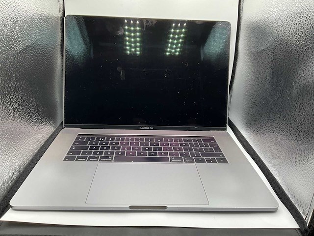 Apple macbook pro 15 inch laptop - afbeelding 1 van  8