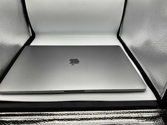 Apple macbook pro 15 inch laptop - afbeelding 4 van  8