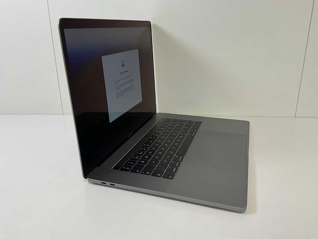 Apple macbook pro 15”, octocore i9, 16 gb ram, 512 gb ssd, amd radeon pro 560x 4 gb laptop - afbeelding 2 van  7