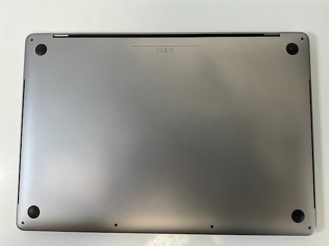 Apple macbook pro 15”, octocore i9, 16 gb ram, 512 gb ssd, amd radeon pro 560x 4 gb laptop - afbeelding 6 van  7