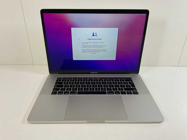Apple macbook pro 15”, quadcore i7, 16 gb ram, 251 gb nvme, amd radeon pro 450 2gb laptop - afbeelding 1 van  7