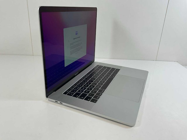 Apple macbook pro 15”, quadcore i7, 16 gb ram, 251 gb nvme, amd radeon pro 450 2gb laptop - afbeelding 2 van  7