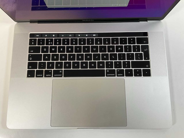 Apple macbook pro 15”, quadcore i7, 16 gb ram, 251 gb nvme, amd radeon pro 450 2gb laptop - afbeelding 4 van  7