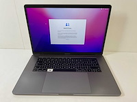 Apple macbook pro 15”, quadcore intel i7, 16 gb ram, 251 gb nvme, amd radeon pro 450 2 gb laptop - afbeelding 1 van  8
