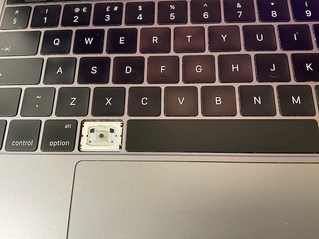 Apple macbook pro 15”, quadcore intel i7, 16 gb ram, 251 gb nvme, amd radeon pro 450 2 gb laptop - afbeelding 5 van  8