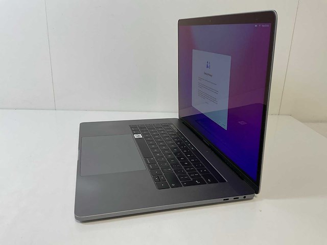 Apple macbook pro 15”, quadcore intel i7, 16 gb ram, 251 gb nvme, amd radeon pro 450 2 gb laptop - afbeelding 3 van  8