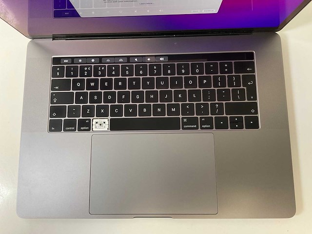 Apple macbook pro 15”, quadcore intel i7, 16 gb ram, 251 gb nvme, amd radeon pro 450 2 gb laptop - afbeelding 4 van  8