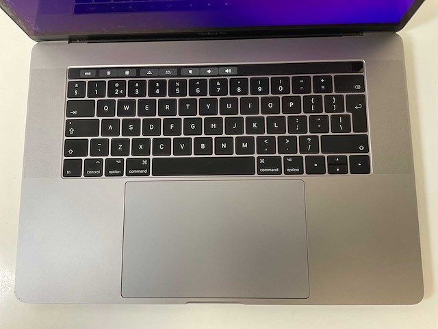 Apple macbook pro 15”, quadcore intel i7, 16 gb ram, 500 gb nvme, amd radeon pro 455 2 gb laptop - afbeelding 4 van  7