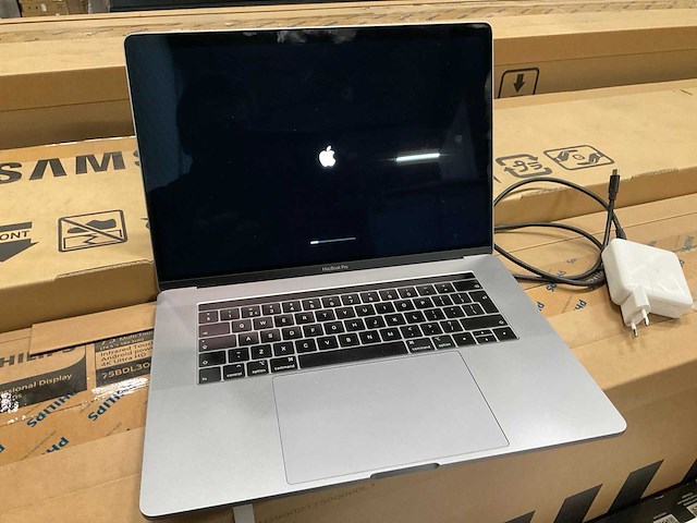 Apple macbook pro 15.1 laptop - afbeelding 1 van  3