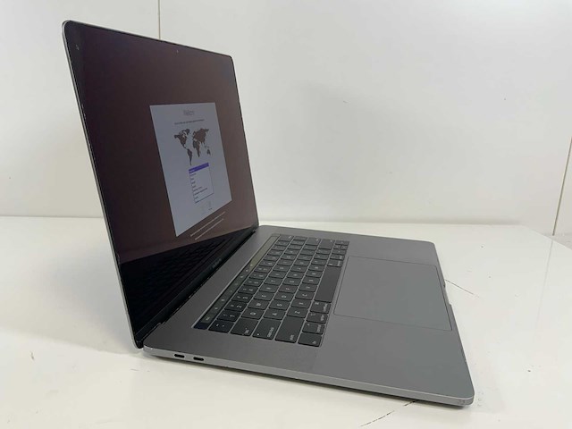 Apple macbook pro 15.4", core(tm) i7 8e generatie, 32 gb ram, 500 gb nvme, amd radeon pro 560x 4 gb laptop - afbeelding 2 van  7